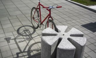 betonowy stojak na rowery bicyskl