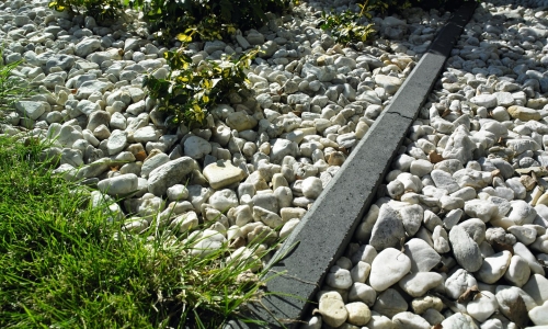 obrzeże trawnikowe z betonu